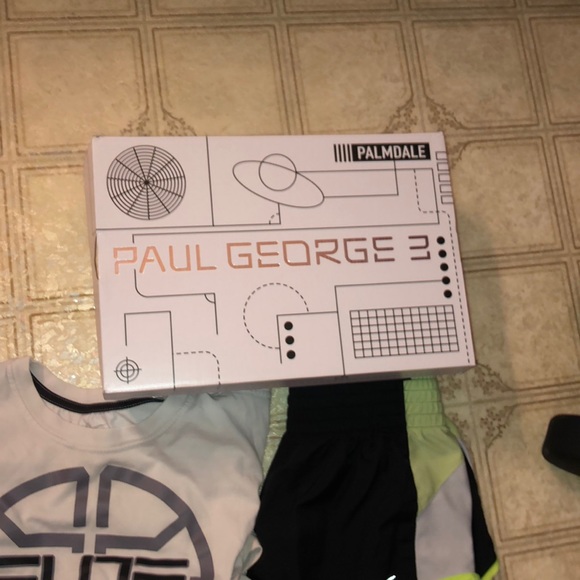 nike clothes!!! - Picture 2 of 5